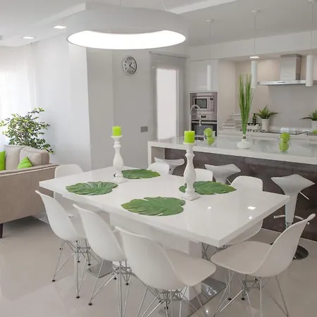 Puerto Marina Apartment